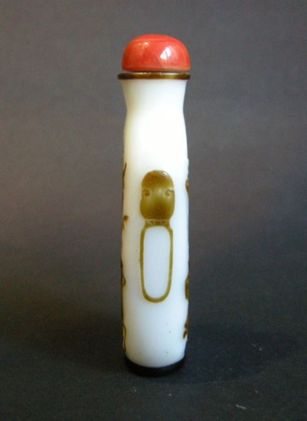 Snuff bottle overlay glass Brown on white ground sculpted with a mobilar decor Yangzhou school | MasterArt